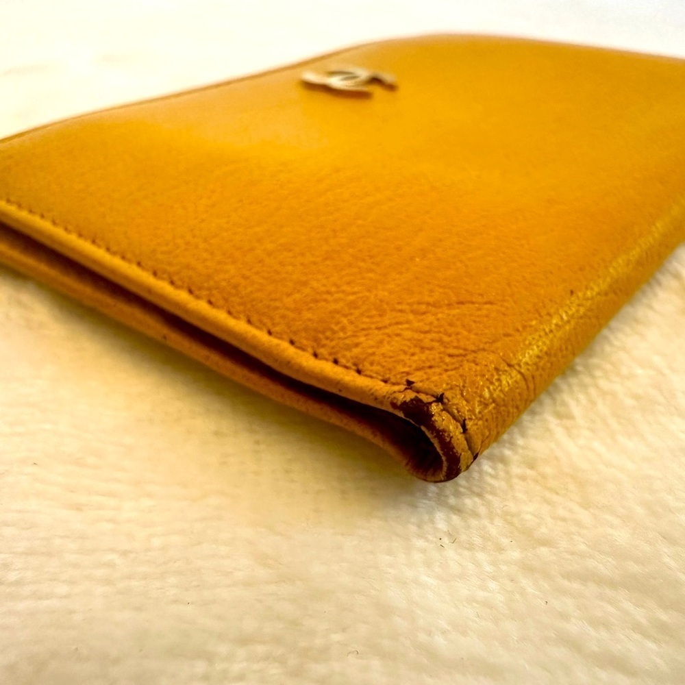Vintage Chanel Yellow Leather Card Holder
Pre Owned - Picture 3 of 11
